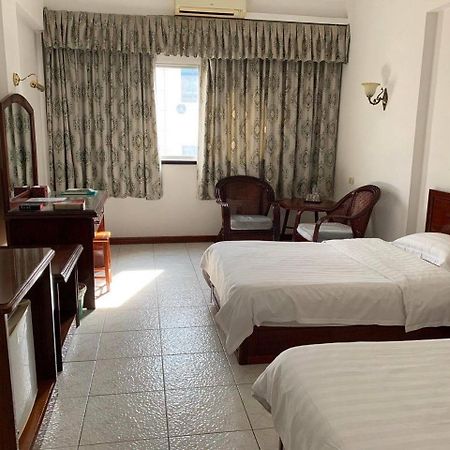 Chung Hsin Hotel 中信酒店 Phnom Penh Exteriör bild