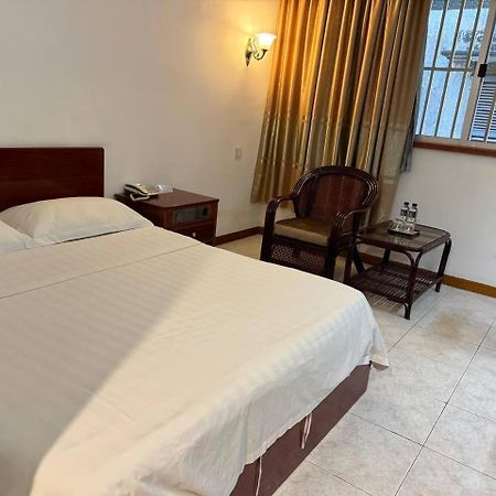 Chung Hsin Hotel 中信酒店 Phnom Penh Exteriör bild