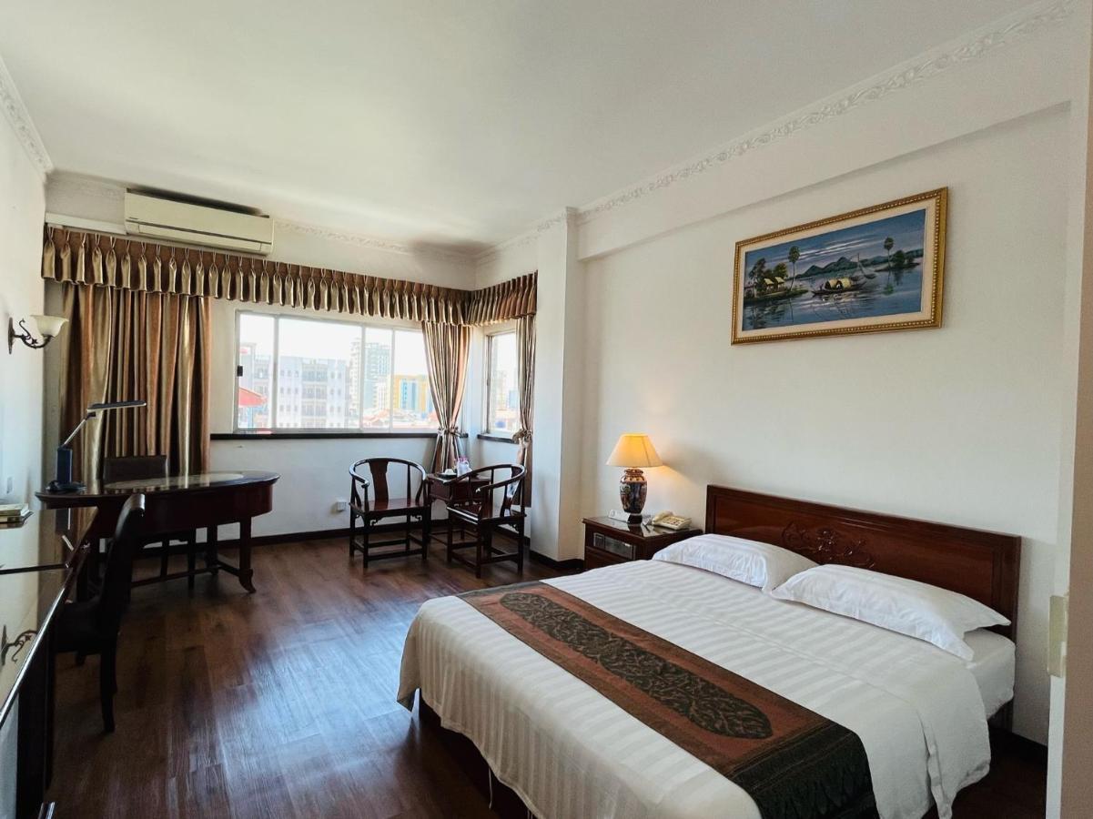 Chung Hsin Hotel 中信酒店 Phnom Penh Exteriör bild