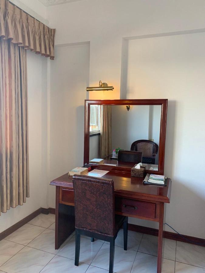 Chung Hsin Hotel 中信酒店 Phnom Penh Exteriör bild